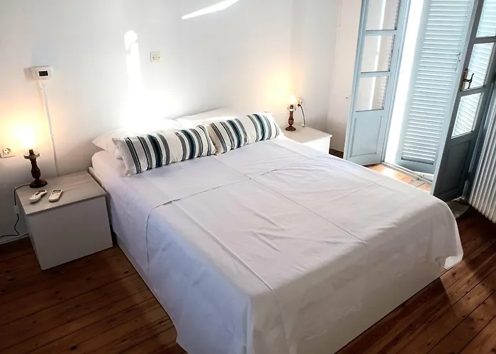 Red Rocks Parikia (Paros)